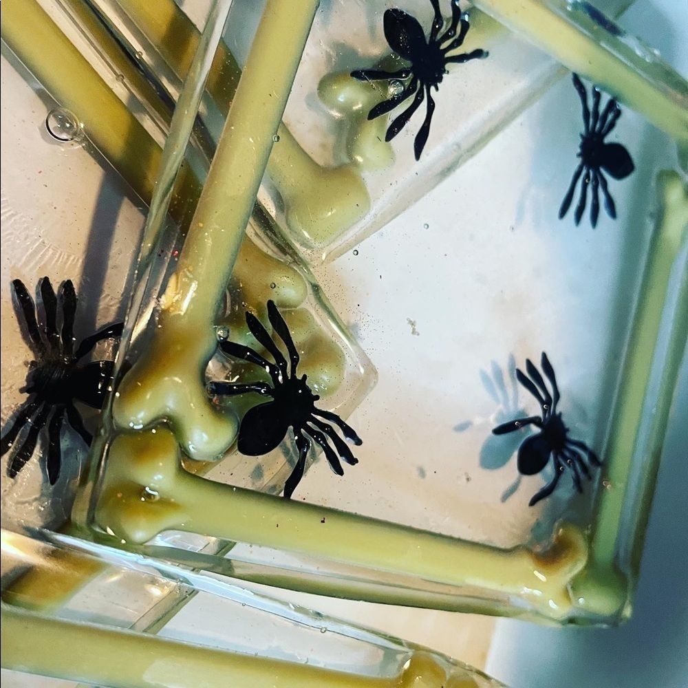Handmade Halloween coasters 🎃👻💀🕷⚰️🦴 - Picture 2 of 5